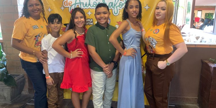 Tarde de autógrafos do Projeto Super Autor